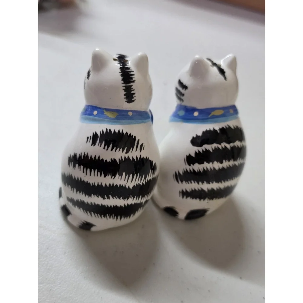 Vintage 90's Coco Dowley ceramic cat salt & pepper shaker black & white